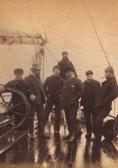 Capt. D.Gray, Mr. Leigh Smith, Dr. Conan Doyle, Capt. John Gray, G.Walker, Dr. Neal на корабле, Гренландия, 1880 год